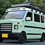 搭載されていたのは流行の軽キャンピングカーであった