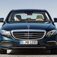 メルセデスベンツ Eクラスセダン 新型の PHV、E350 e