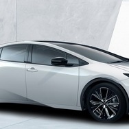 トヨタ プリウス 2.0L HEV プロトタイプ（プラチナホワイトパールマイカ）