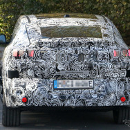 BMW iX2 市販型プロトタイプ（スクープ写真）