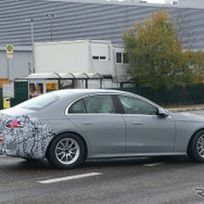 メルセデスベンツ Eクラス 次期型プロトタイプ（スクープ写真）