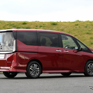日産 セレナ 新型（e-POWER LUXION）