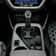 Limited　シフトレバー／シフトパネル／シフトブーツ　シルバー加飾付本革巻／ピアノブラック調／シルバーステッチ