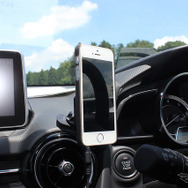 スマホを車内で活用している一例。