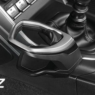 インテリアにマッチするGR86／BRZ専用設計、センターコンソール取り付けドリンクホルダー発売