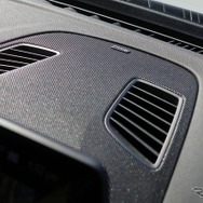 センタースピーカーもフォーカルのモデルをインストールしている。スピカー群を統一してサウンドのまとまり感を引き出す。