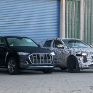 現行Q5とともに現れた次期型プロトタイプ（右）