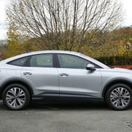 アウディQ4 Sportback 40 e-tron advanced