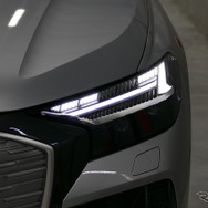 アウディQ4 Sportback 40 e-tron advanced