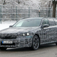 BMW i5ツーリング プロトタイプ（スクープ写真）