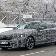 BMW i5ツーリング プロトタイプ（スクープ写真）