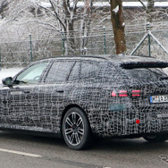 BMW i5ツーリング プロトタイプ（スクープ写真）