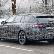 BMW i5ツーリング プロトタイプ（スクープ写真）