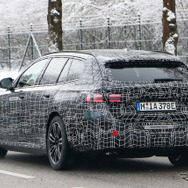 BMW i5ツーリング プロトタイプ（スクープ写真）