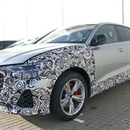 アウディ Q8 改良新型プロトタイプ（スクープ写真）