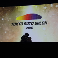 enraによるライブパフォーマンス
