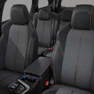 プジョー 5008GT BlueHDi ブラックパック