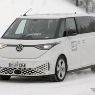 VW ID.BUZZ ロングホイールベースのプロトタイプ（スクープ写真）
