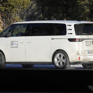 VW ID.BUZZ ロングホイールベースのプロトタイプ（スクープ写真）