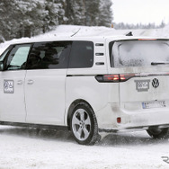 VW ID.BUZZ ロングホイールベースのプロトタイプ（スクープ写真）