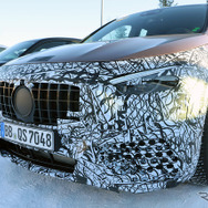 メルセデスAMG GLA 45 改良新型プロトタイプ（スクープ写真）