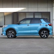 TOYOTAライズハイブリッド用DEVIDE UP210実装例（アップ量：F +25mm／R +20mm）