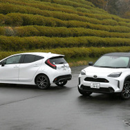 アクア GR SPORT（左）とヤリスクロス GR SPORT（右）