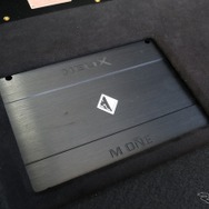 サブウーファー用のパワーアンプとして導入したのがヘリックスのパワーアンプであるM-ONE。