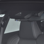 これ一つで新型ヤリス／ヤリスクロスの純正録画機能付きインナーミラーが駐車監視カメラに変身！ コムテックから専用駐車監視ユニット「PMU-T02」が新発売