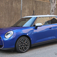 MINI ハッチバックEV（スクープ写真）