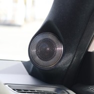 純正のハジングを含めた独自の構造を持つML-1。メッシュのグリルを備えたデザインもメタリックでシャープなイメージ。
