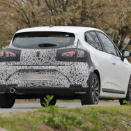 ルノー ルーテシア 改良新型プロトタイプ（スクープ写真）
