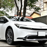 スタイリッシュな新型プリウスへいち早く対応する