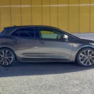 STREET ADVANCE Z［GSTK6-91AS3］TOYOTAカローラスポーツハイブリッド用実装例（Ft: -30mm / Rr: -40mm）