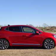 ルノー ルーテシア1.3TCe インテンスのサイドビュー。ホイールベースは日産『ノート』とほぼ同じ。