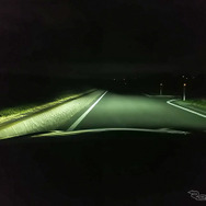 照射範囲を外れたところへの光の拡散がなく、ロービームで闇夜を走るのは少々恐い。ハイビームは問題なし。