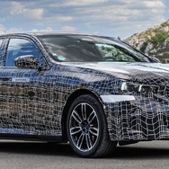 次期BMW 5シリーズ・セダン のEV版『i5』のプロトタイプ