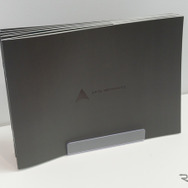 ARTA MECHANICSのカタログ。実際に手に取って見られるのは店舗ならでは。