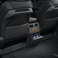 レクサスLM新型（7人乗り仕様）