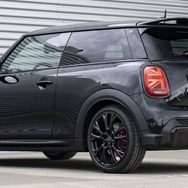 MINI 3ドアハッチバック JCW（ジョン・クーパー・ワークス）の「1to6 エディション」