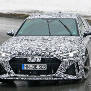 アウディ RS7 次期型と思われるプロトタイプ車両（スクープ写真）
