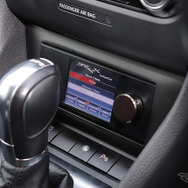 「単体DSP」を使用したオーディオカーの一例（製作ショップ：カーオーディオクラブ＜大阪府＞）。