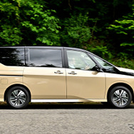 日産 セレナ e-POWER ハイウェイスターV（ボディカラー：利休）