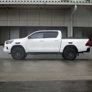DEVIDE UP210 TOYOTAハイラックス用実装例（アップ量：F +40mm）