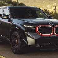 BMW XM レーベル・レッド