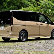 日産 セレナ e-POWER ハイウェイスターV（ボディカラー：利休）