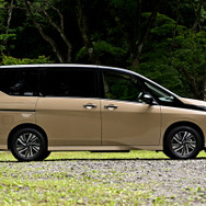 日産 セレナ e-POWER ハイウェイスターV（ボディカラー：利休）
