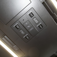 【トヨタ アルファード/ヴェルファイア 新型】より広くなったシート間隔や後部からも簡単操作が行えるセンターコンソール