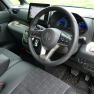 三菱 デリカミニ T Premium 4WD