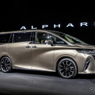 トヨタ・アルファード新型、Executive Lounge